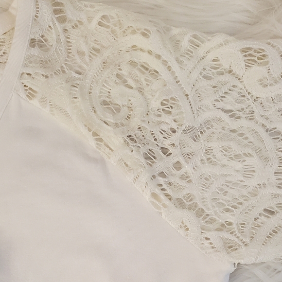 Zenana Signature Cream Lace Short Sleeve Luxe Rayon Tunic Top Womens Size M - Picture 2 of 8